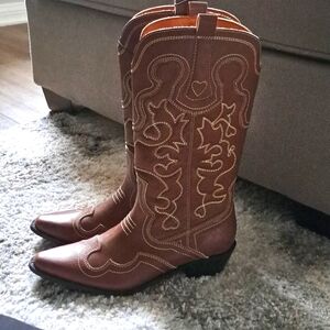 Cowboy boots 👢 🤠